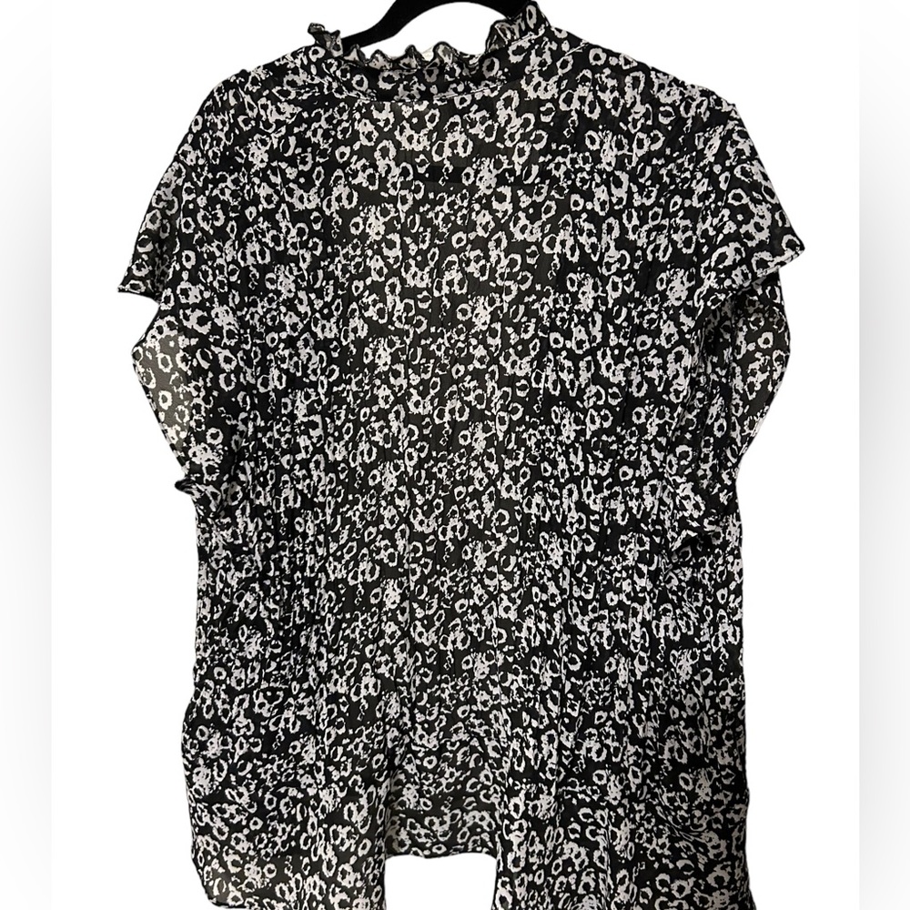 Button Up Top - Picture 3 of 3